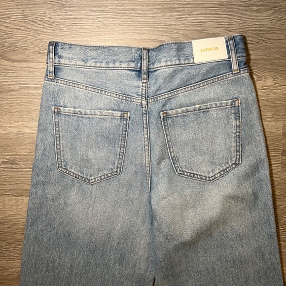 Express, High Waisted Wide Leg Jeans - Light Wash - Size 2R - Picture 10 of 13